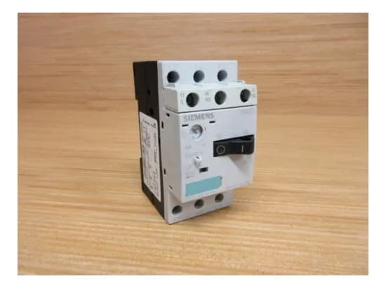 Siemens 3rv1-011-0ja10 Circuit Breaker 3rv10110ja10 W/ 3 Mmx